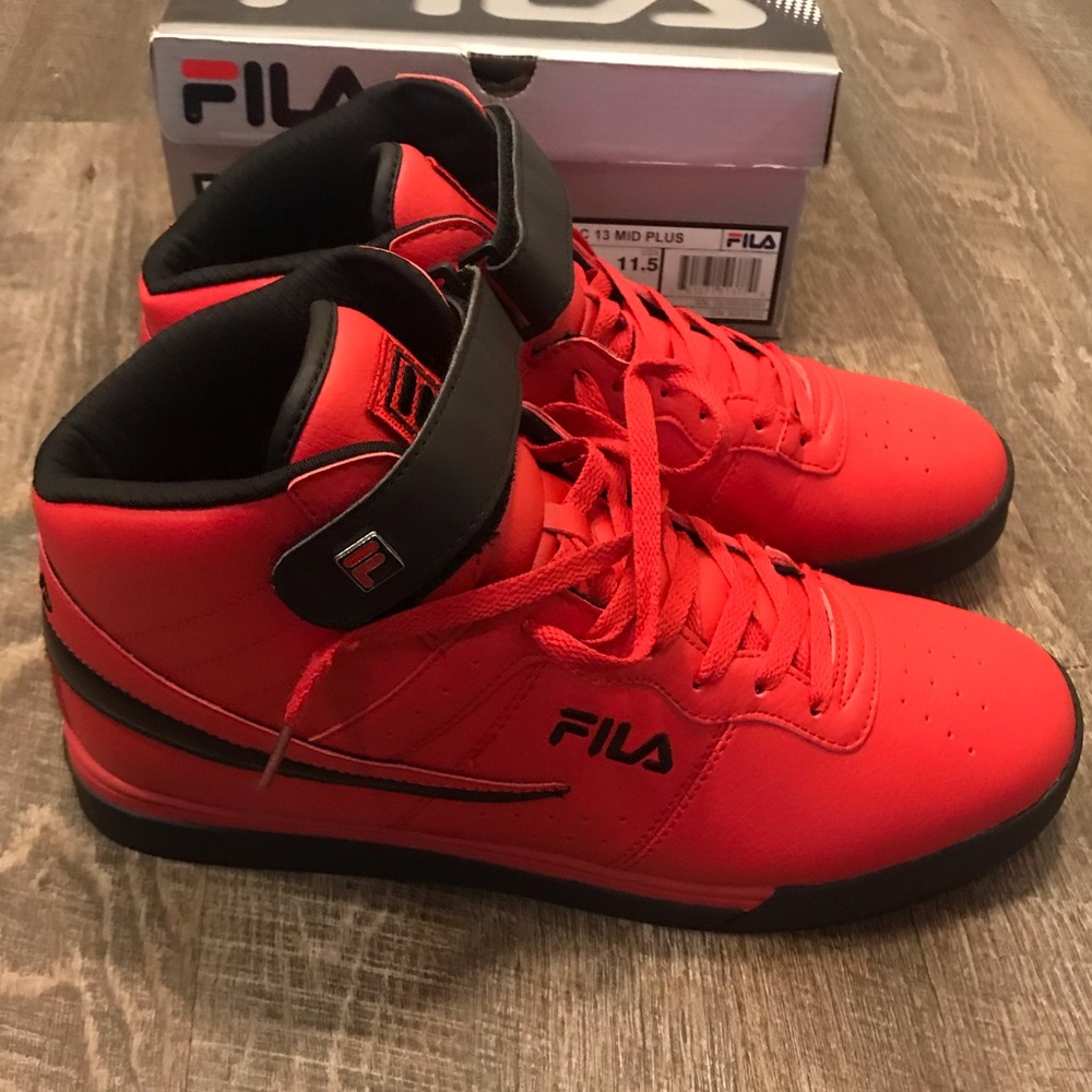 NEW.....Mens Fila_Size 11.5_Tennis Shoe (Red)